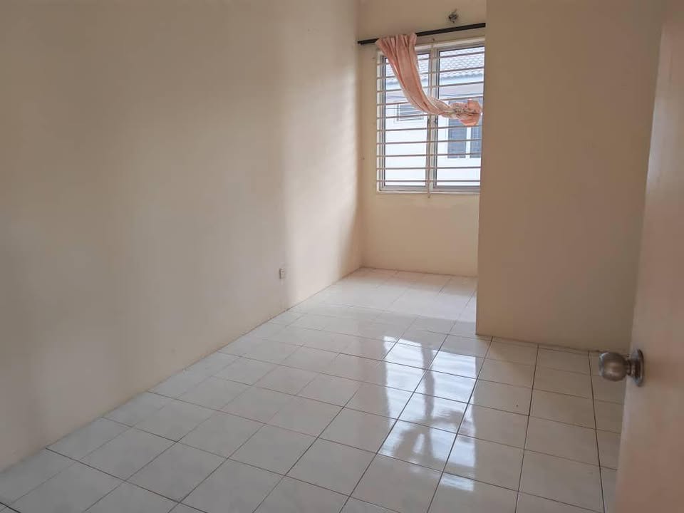 Additional empty bedroom