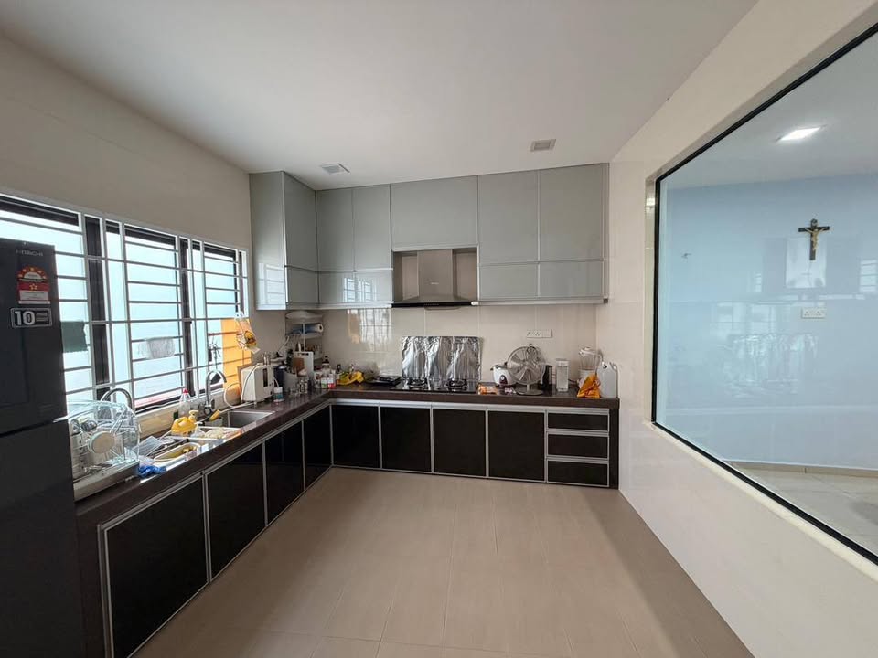 Renovated fitted kitchen