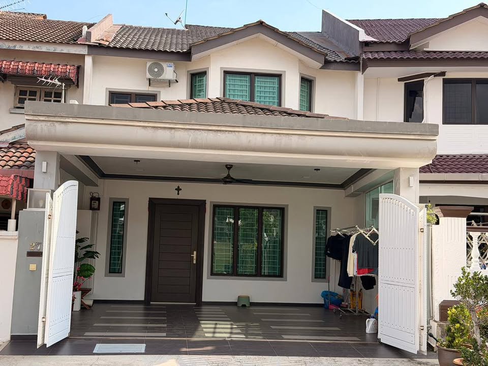 Front exterior of Cheng Perdana two-storey terrace