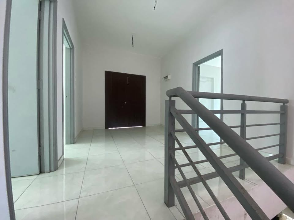 Upstairs landing and staircase