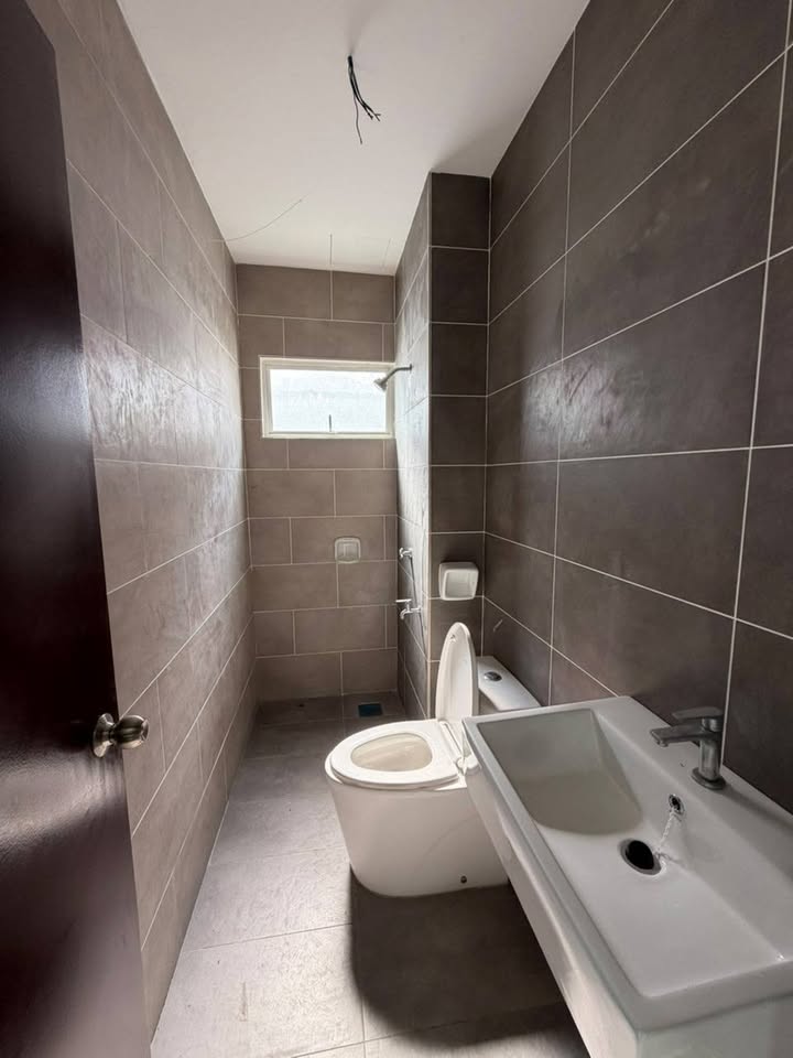 Modern tiled bathroom