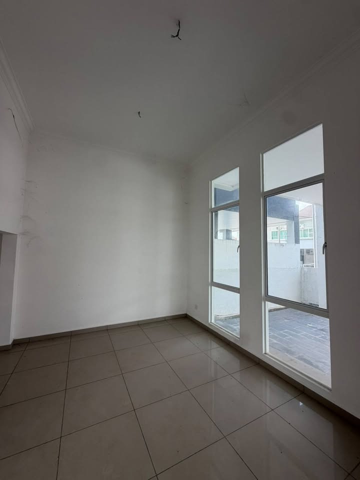 Room with tall side windows