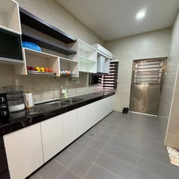 Fitted kitchen with long countertop