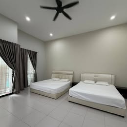 Large furnished primary bedroom