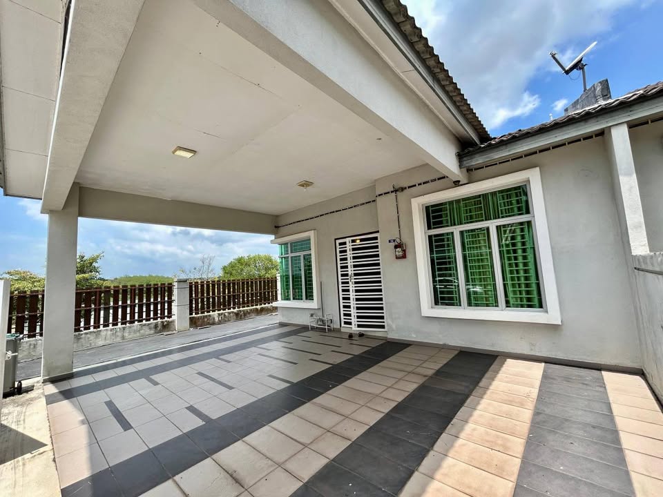 Exterior porch of Krubong Jaya cluster semi-D