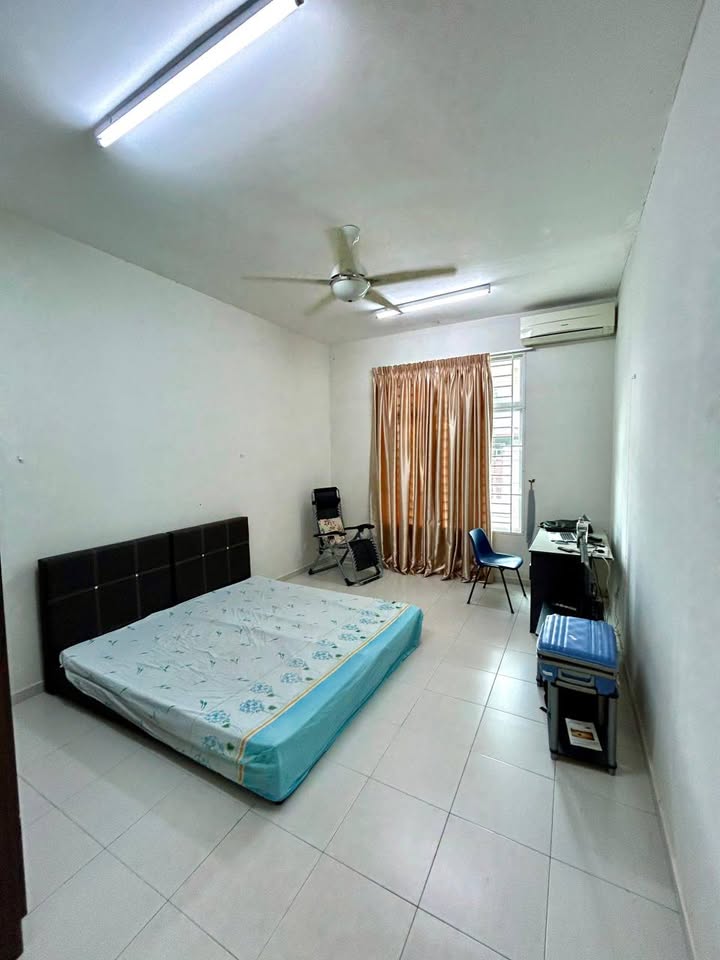 Partially furnished primary bedroom