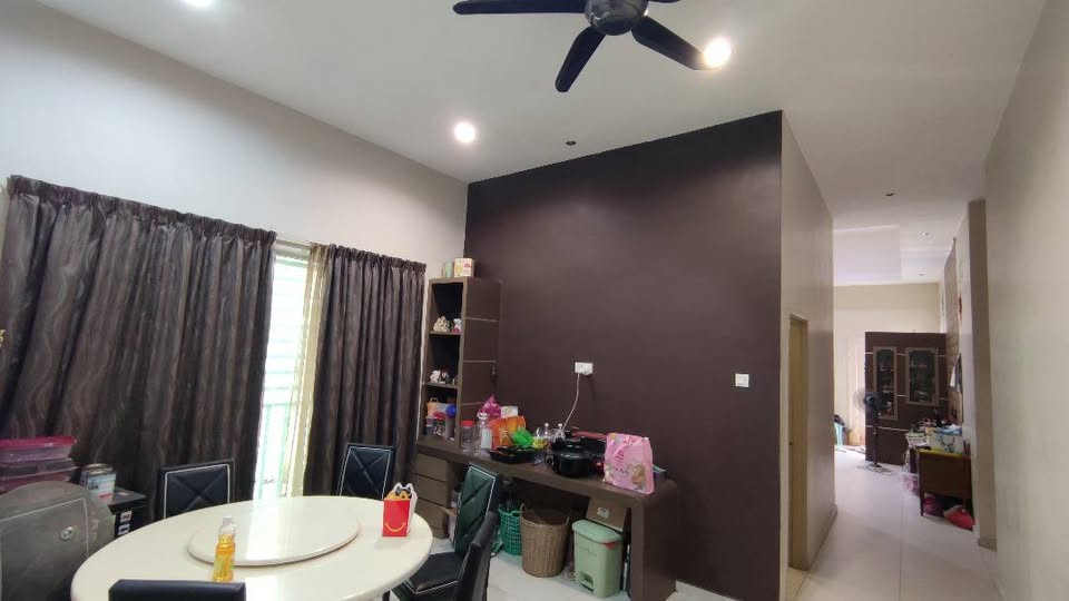 Dining area with feature wall