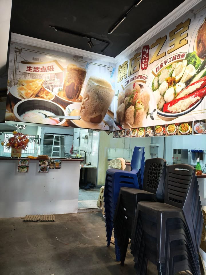 Restaurant service counter