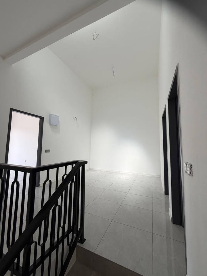 Upstairs landing and staircase