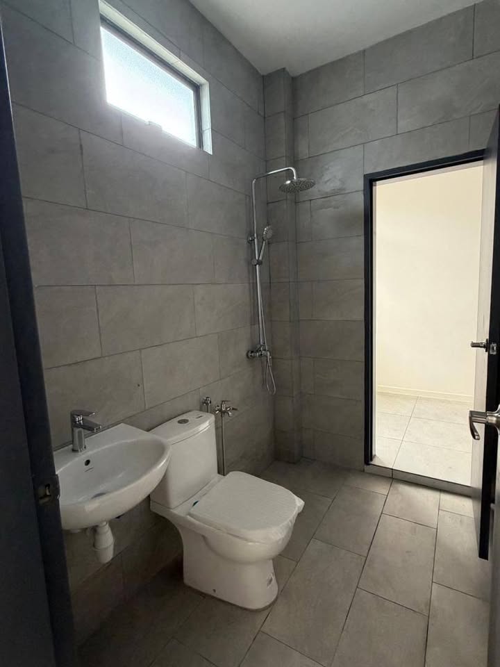 Modern tiled bathroom