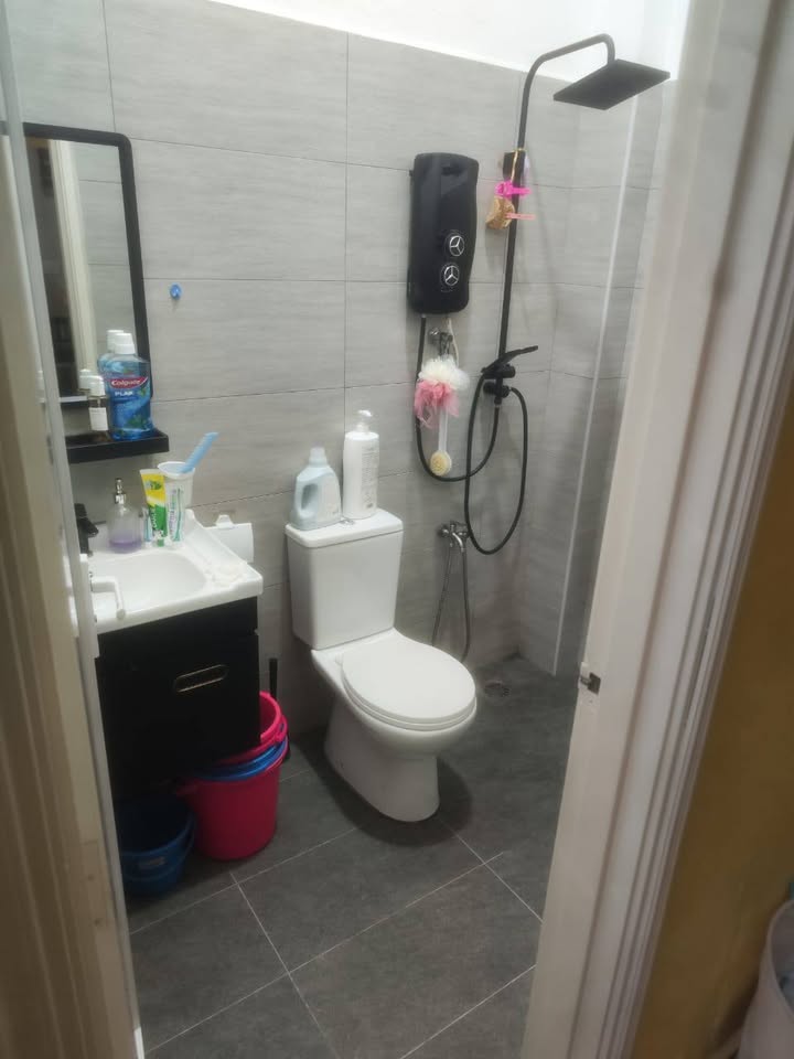 Second bathroom view