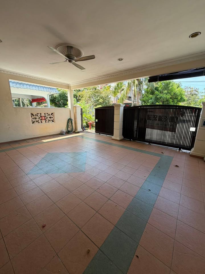 Single-storey terrace house at Taman Merdeka