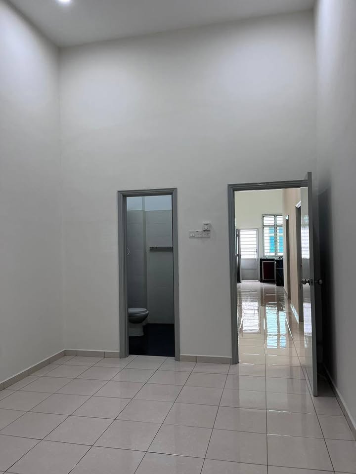 Bedroom with ensuite access