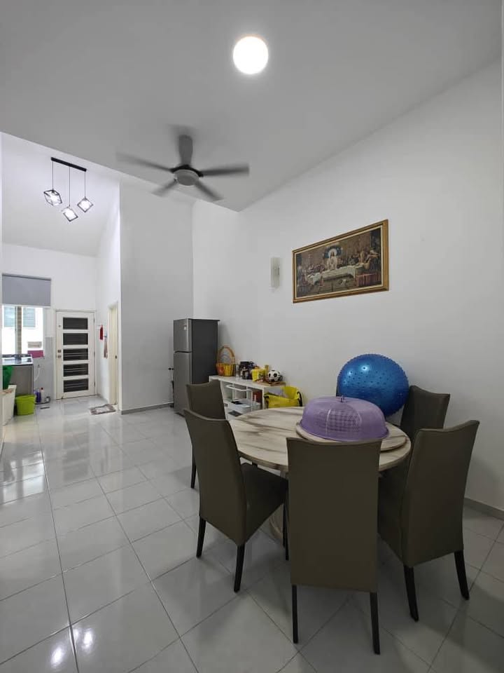 Dining area leading to kitchen