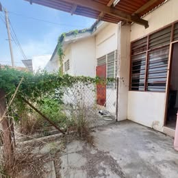 Single-storey terrace house at Telok Mas